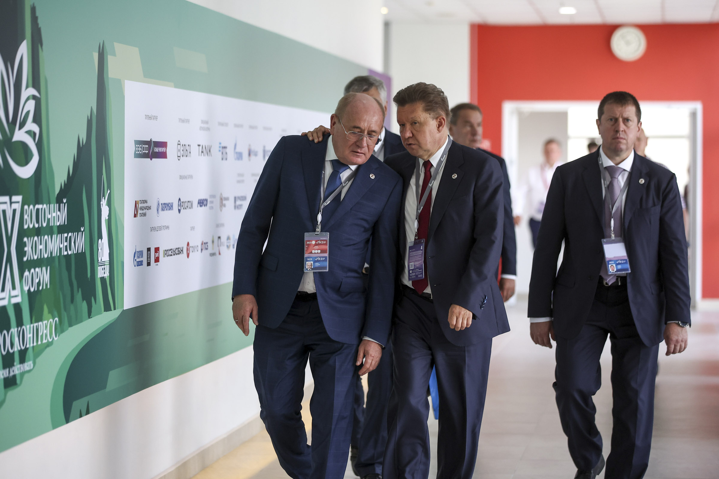 Зампредседателя правления ПАО &laquo;Газпром&raquo; Виталий Маркелов (слева) и председатель правления Алексей Миллер.