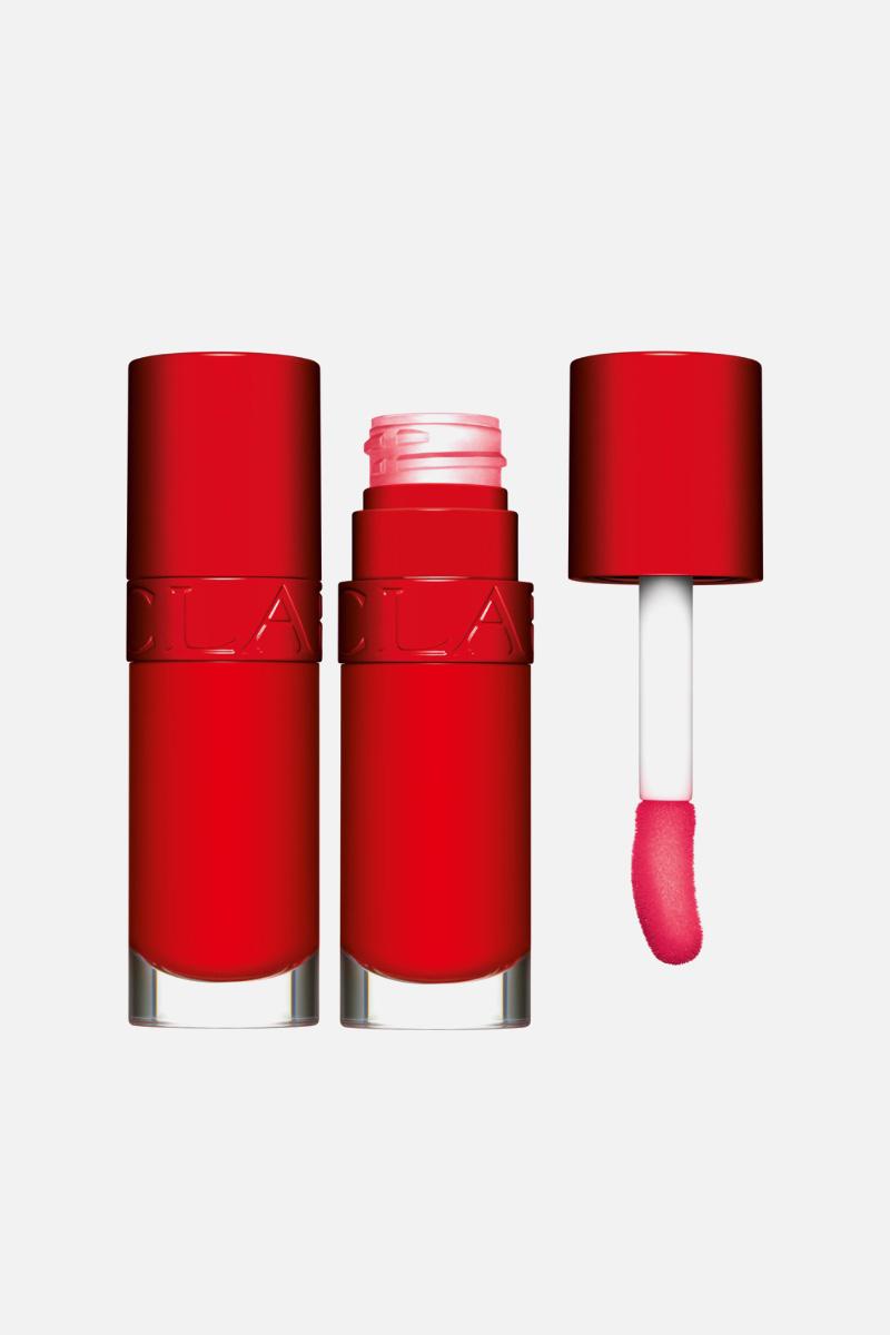 Масло для губ, оттенок 54 Iconic red, Clarins, 3350 руб. («Золотое яблоко»)