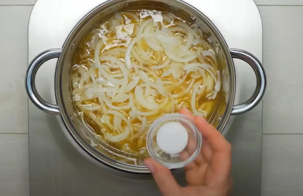 Сделайте соус из лука