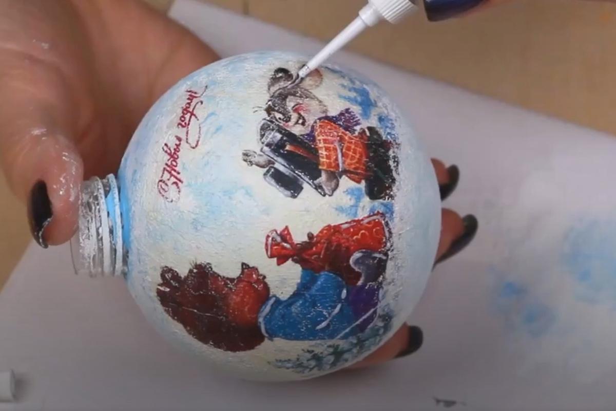 Как сделать новогодний шар в технике декупаж
