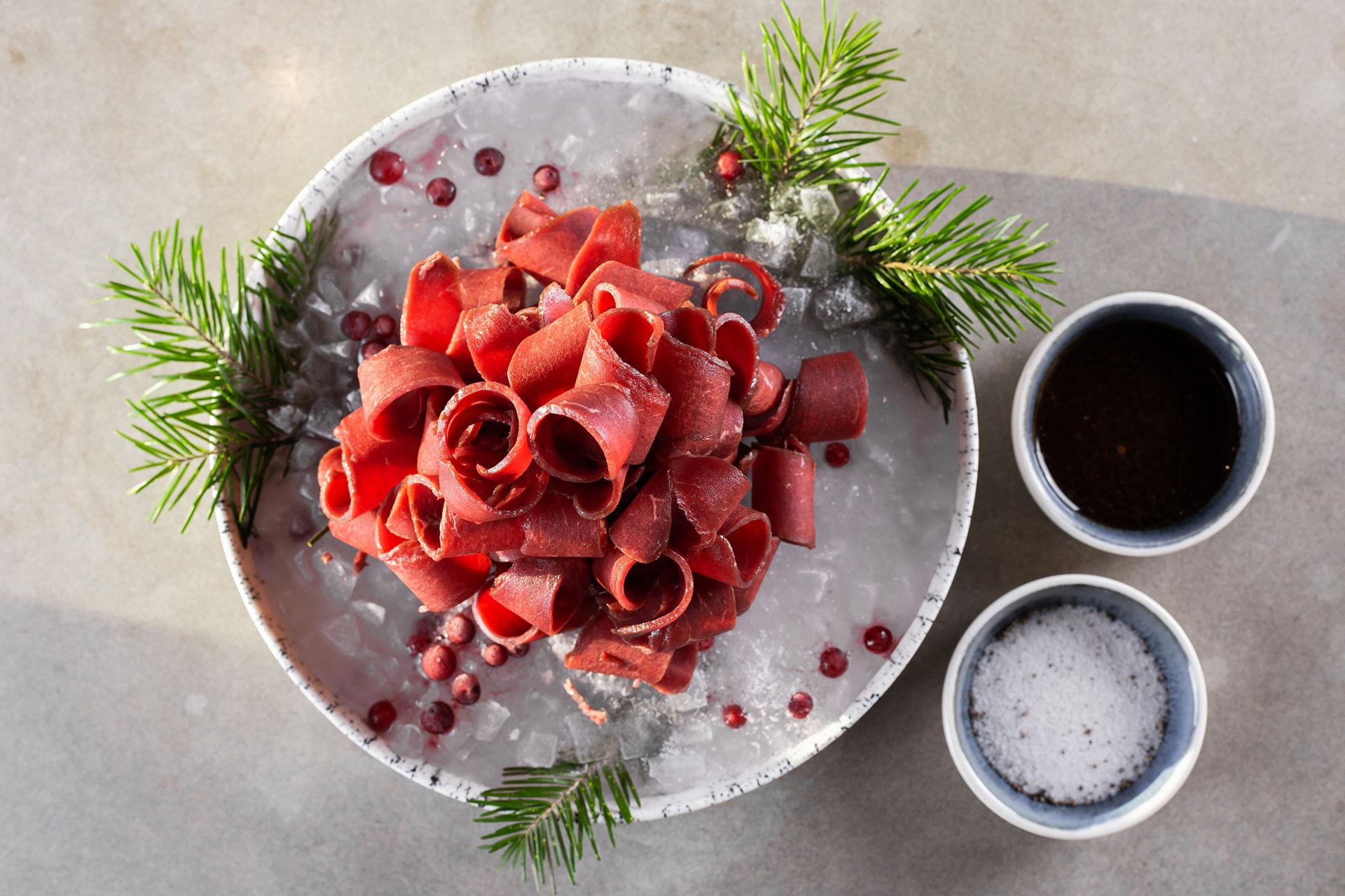 Строганина из якутского оленя