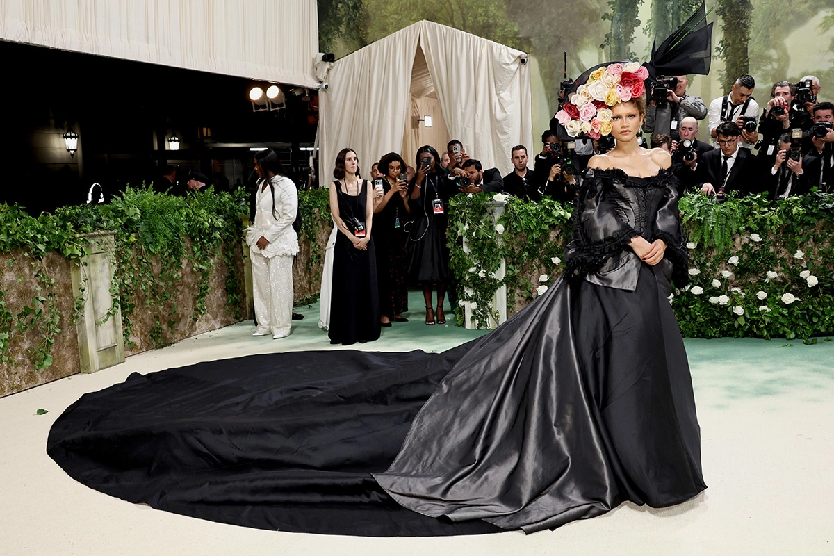 Зендея в платье Givenchy 1996 года на красной дорожке Met Gala в 2024 году