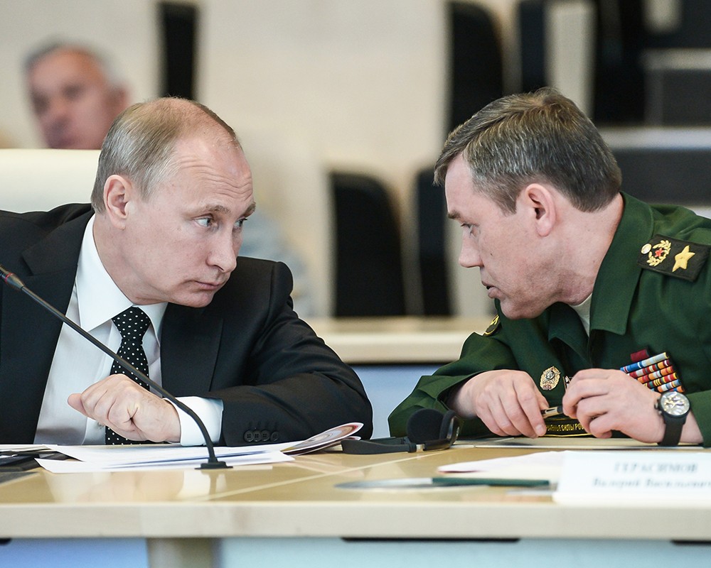 Владимир Путин и начальник генштаба Вооруженных сил РФ Валерий Герасимов 