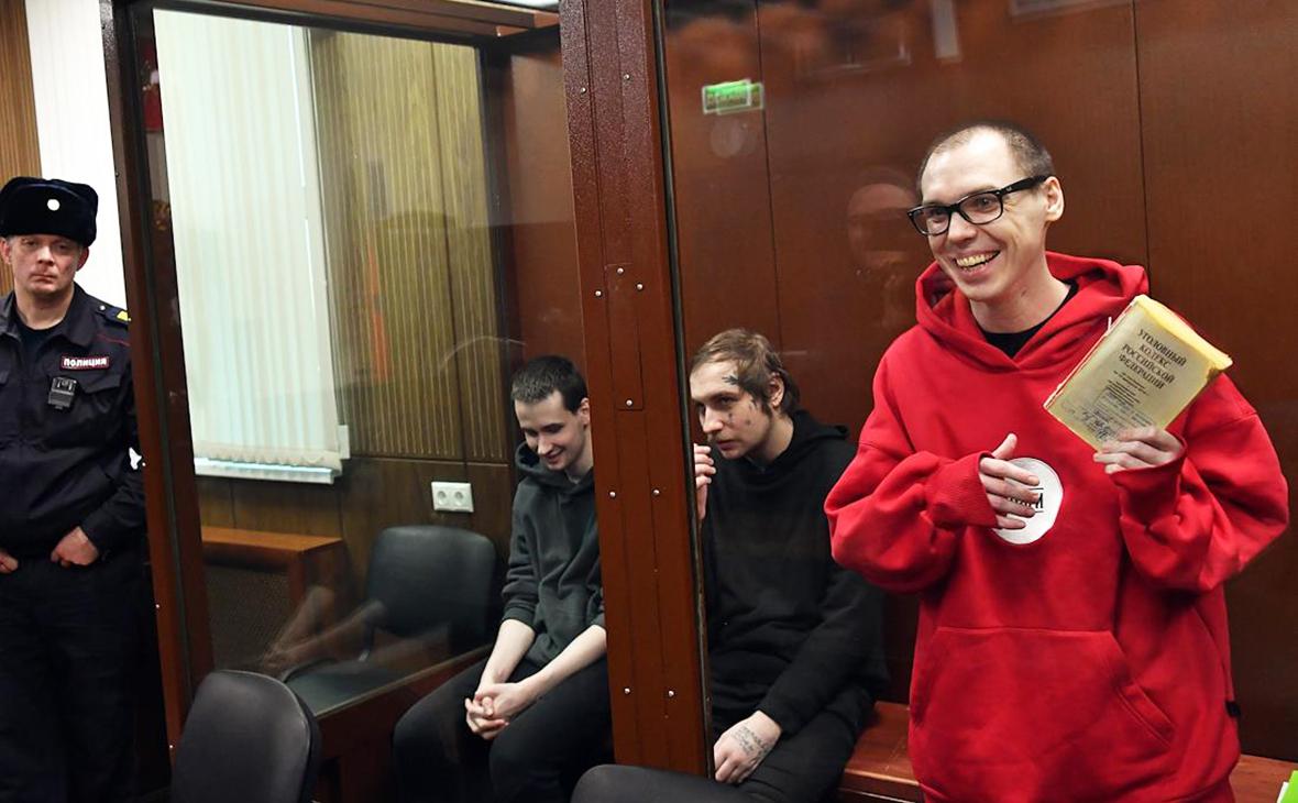 Артем Камардин, Николай Дайнеко и Егор Штовба во время заседания суда