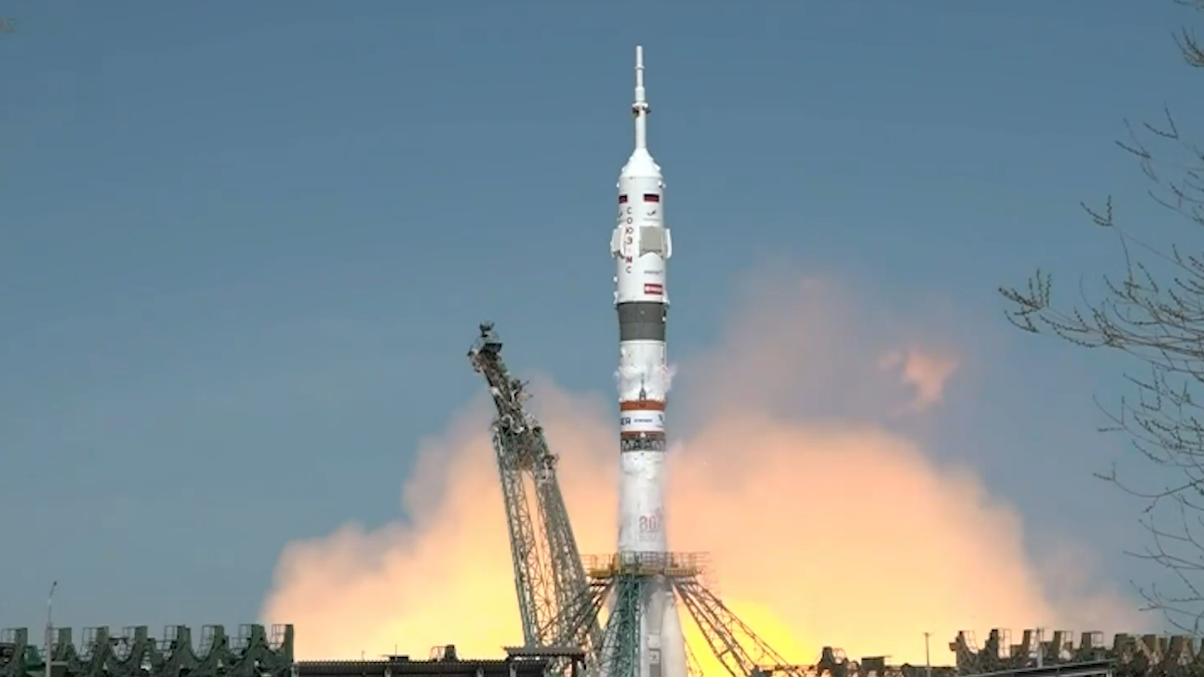 Ракета с пилотируемым кораблем «Союз» стартовала с Байконура. Видео