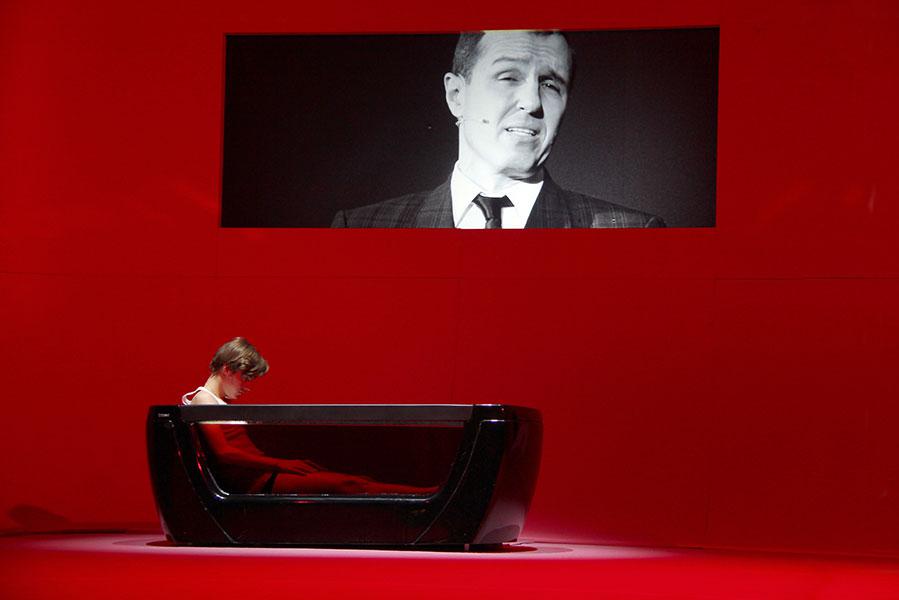 Павел Табаков и Игорь Верник в спектакле &laquo;Дракон&raquo; Констинтина Богомолова в Московском художественном театре, 2017 год