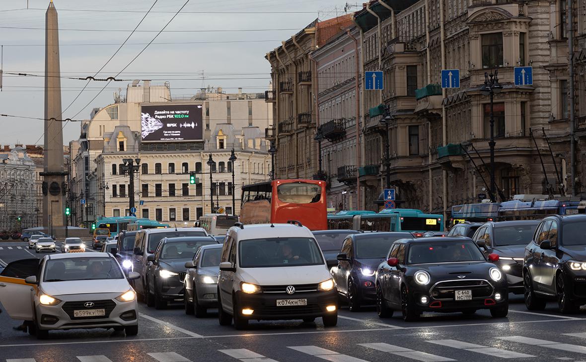 В Петербурге начали выдавать автомобильные номера с новым кодом