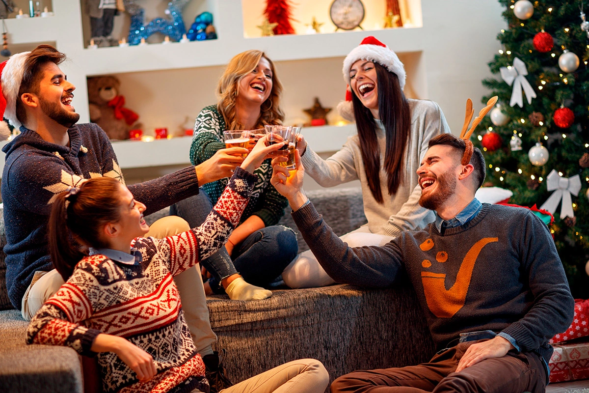 Желательно после каждого бокала алкоголя выпивать стакан простой воды