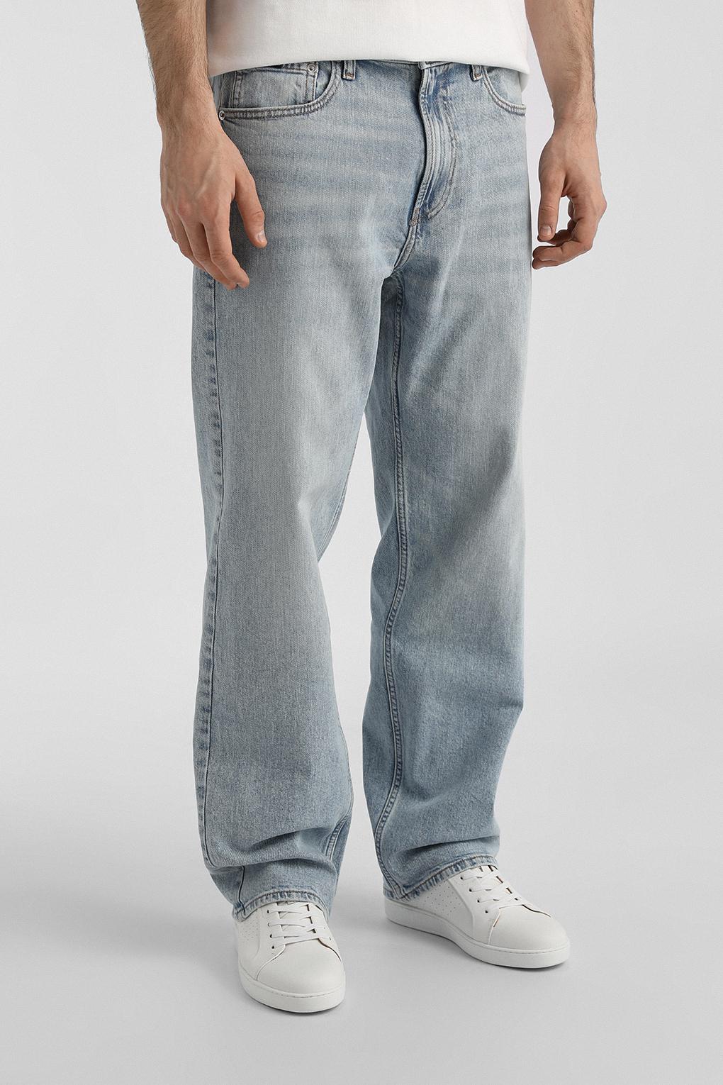 Джинсы прямого кроя&nbsp;Calvin Klein Jeans, 14 990 руб.