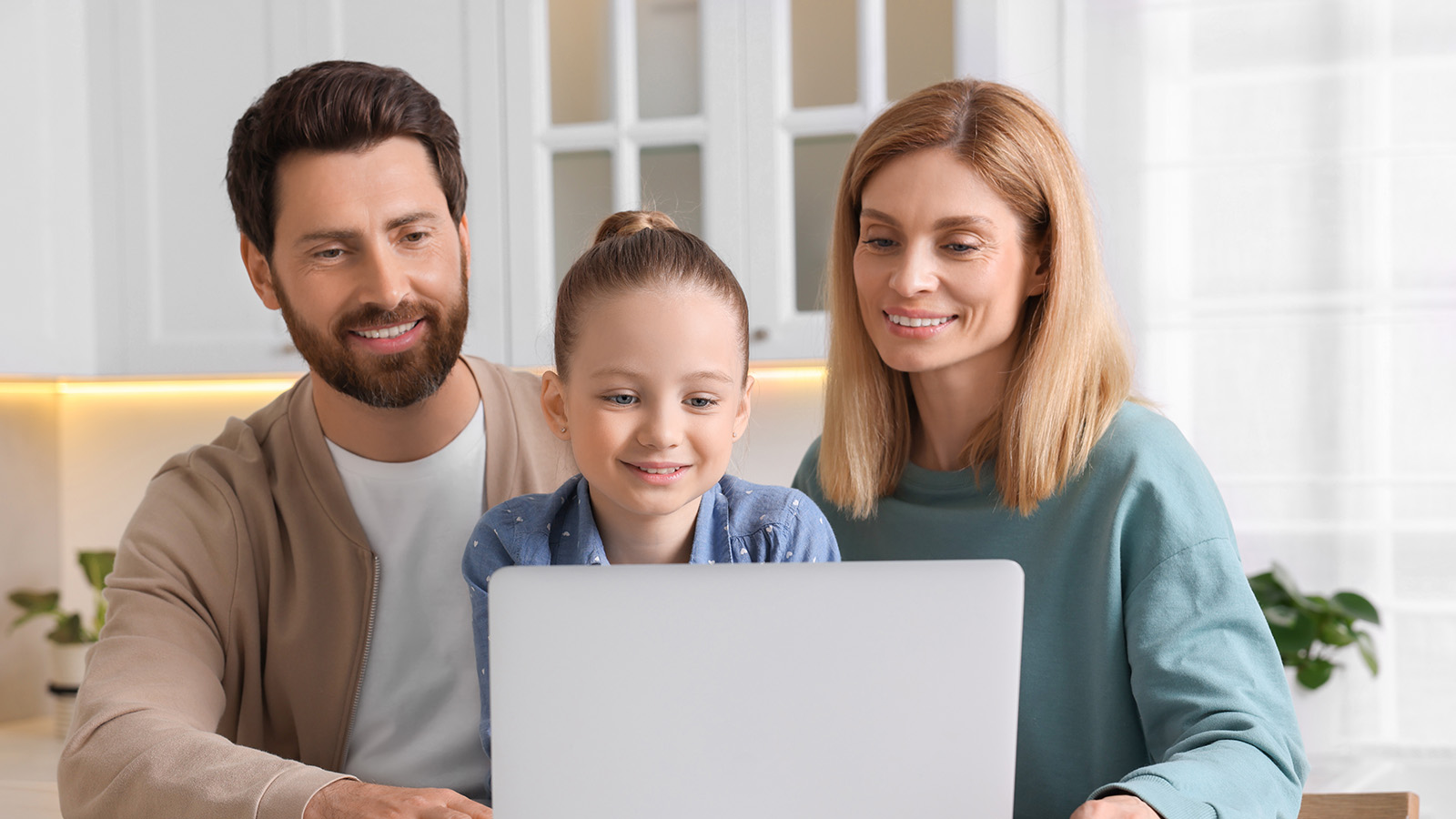 Подать заявление на семейную выплату можно с 1 июня. Как это сделать