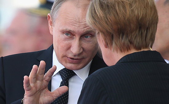Президент РФ Владимир Путин (слева) и канцлер Германии Ангела Меркель (архивное фото)