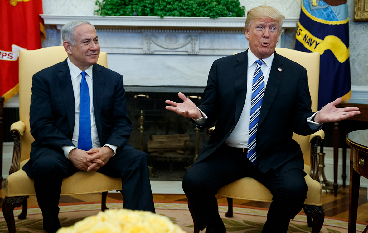 Беньямин&nbsp;Нетаньяху (слева) и Дональд&nbsp;Трамп&nbsp;во время встречи в Белом доме. 5 марта 2018 года