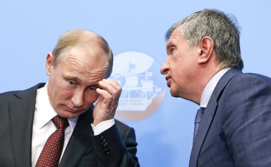 Президент России Владимир Путин и президент «Роснефти» Игорь Сечин (слева направо)