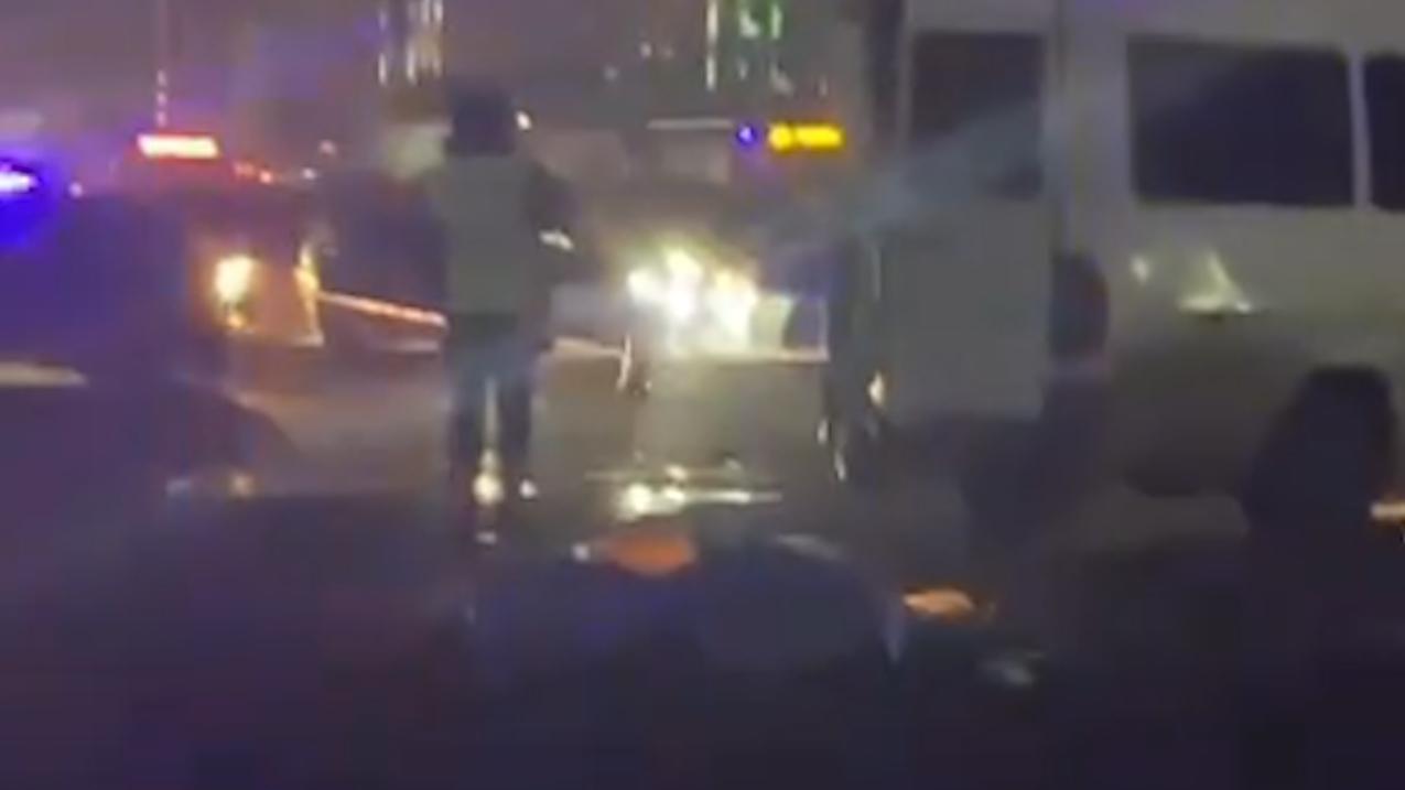 Водитель автобуса в Алма-Ате упала в обморок и въехала в толпу