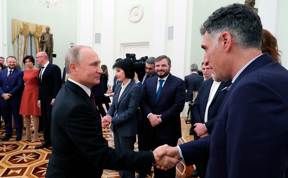 В многочисленных интервью Кеосаян называл себя патриотом. О своей позиции он говорил: &laquo;... главный вектор нашего руководства мне созвучен. Может быть, некоторые проблемы решаются половинчато, но сам вектор мой. И поэтому своей задачей как патриот я считаю помогать убирать трудности на пути этого вектора. Если необходима критика, я критикую&raquo;.

В интервью и выступлениях он называл Россию &laquo;имперской страной&raquo;, Украину&nbsp;&mdash; &laquo;Подмосковией&raquo;, и заявлял, что &laquo;внутренне не согласился&raquo; с тем, что Киев, Душанбе, Ереван и Минск&nbsp;&mdash; не одна страна.

Отстаивая свою политическую позицию, Кеосаян говорил: &laquo;Я работаю на свои ценности. На то, чтобы мои дети жили в такой стране, какой я хочу ее видеть. Пока что Путин предлагает больше из того, что я хотел&nbsp;бы видеть для своей страны, чем кто-либо еще, кого я слышал&raquo;. Он не отрицал, что на его политические взгляды повлиял брак&nbsp;с главредом &laquo;России сегодня&raquo;.