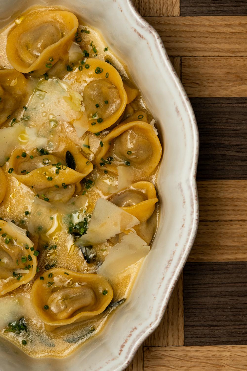 Равиоли с уткой и муссом из пармезана