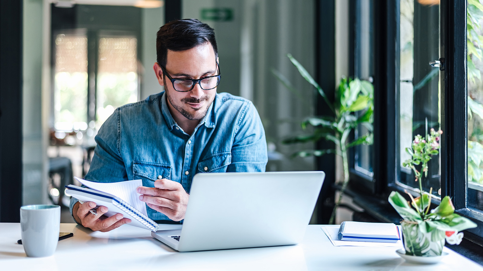 Названо число коротких рабочих недель в России в 2026 году