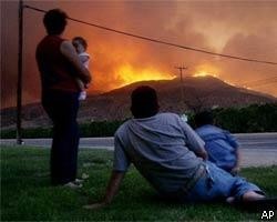 В Калифорнии лесной пожар подступает к жилым домам