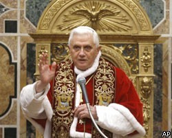 Папа Римский госпитализирован с переломом запястья