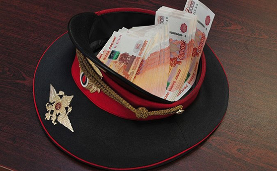 Экс-полицейский получил условный срок за взятку в 60 млн рублей