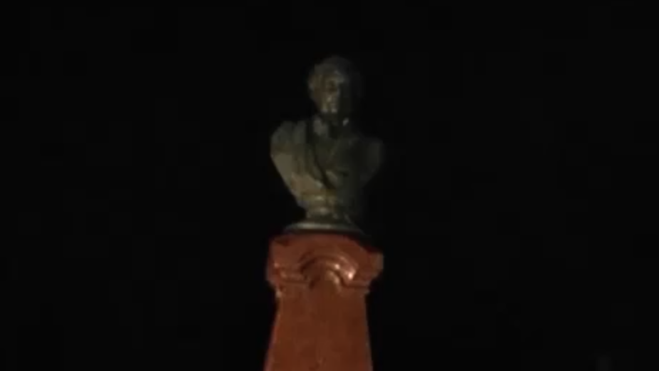 В Житомире демонтировали памятник Пушкину конца XIX века