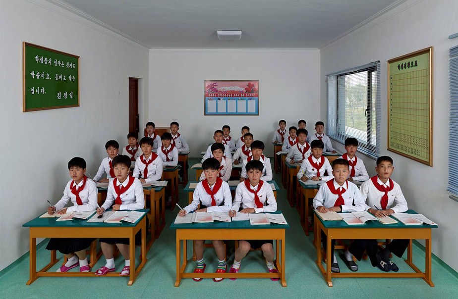 Вонг Гуафенг. Урок английского языка в Международной футбольной школе Пхеньяна. Северная Корея. 2014
