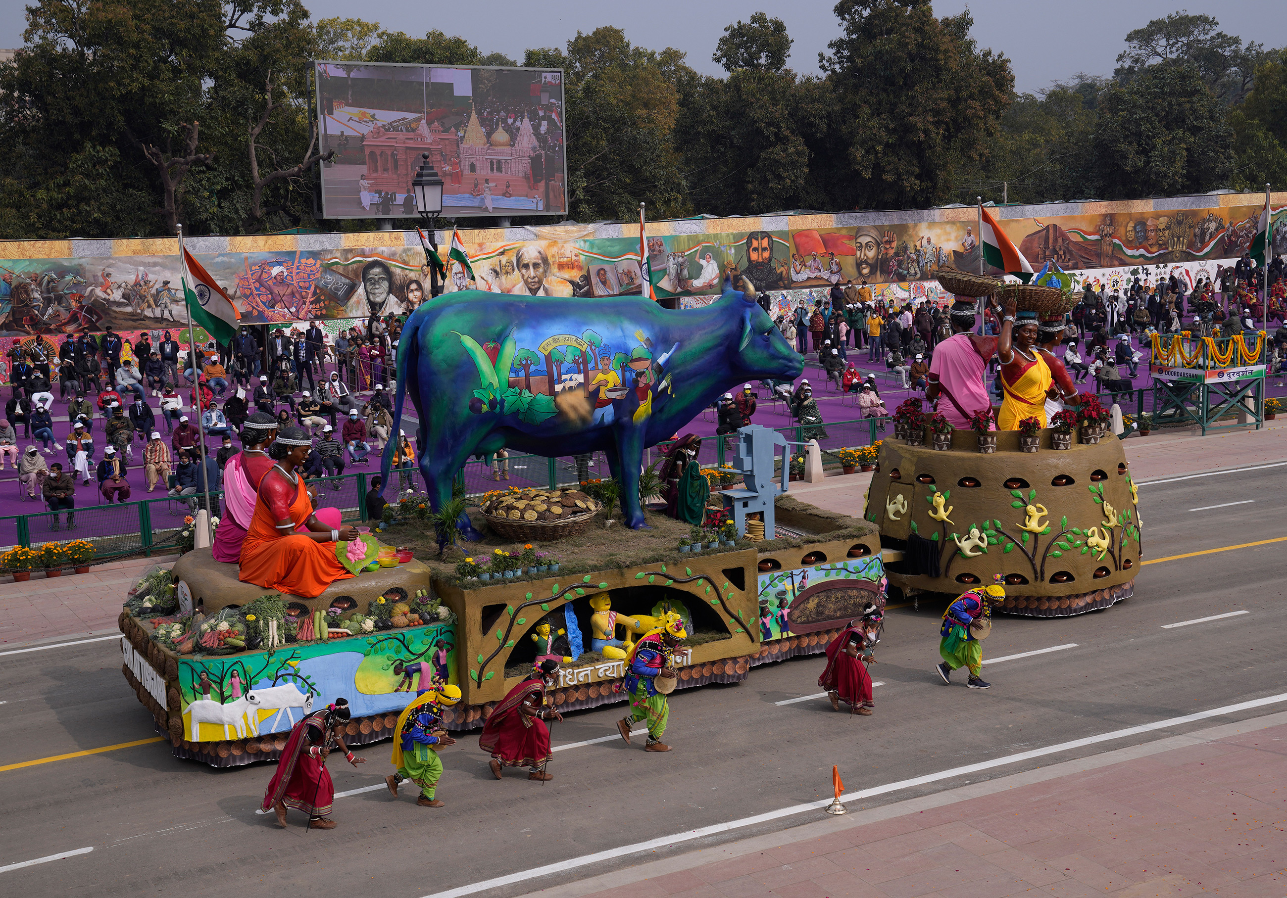 Разные штаты Индии традиционно выступают на параде со своими платформами