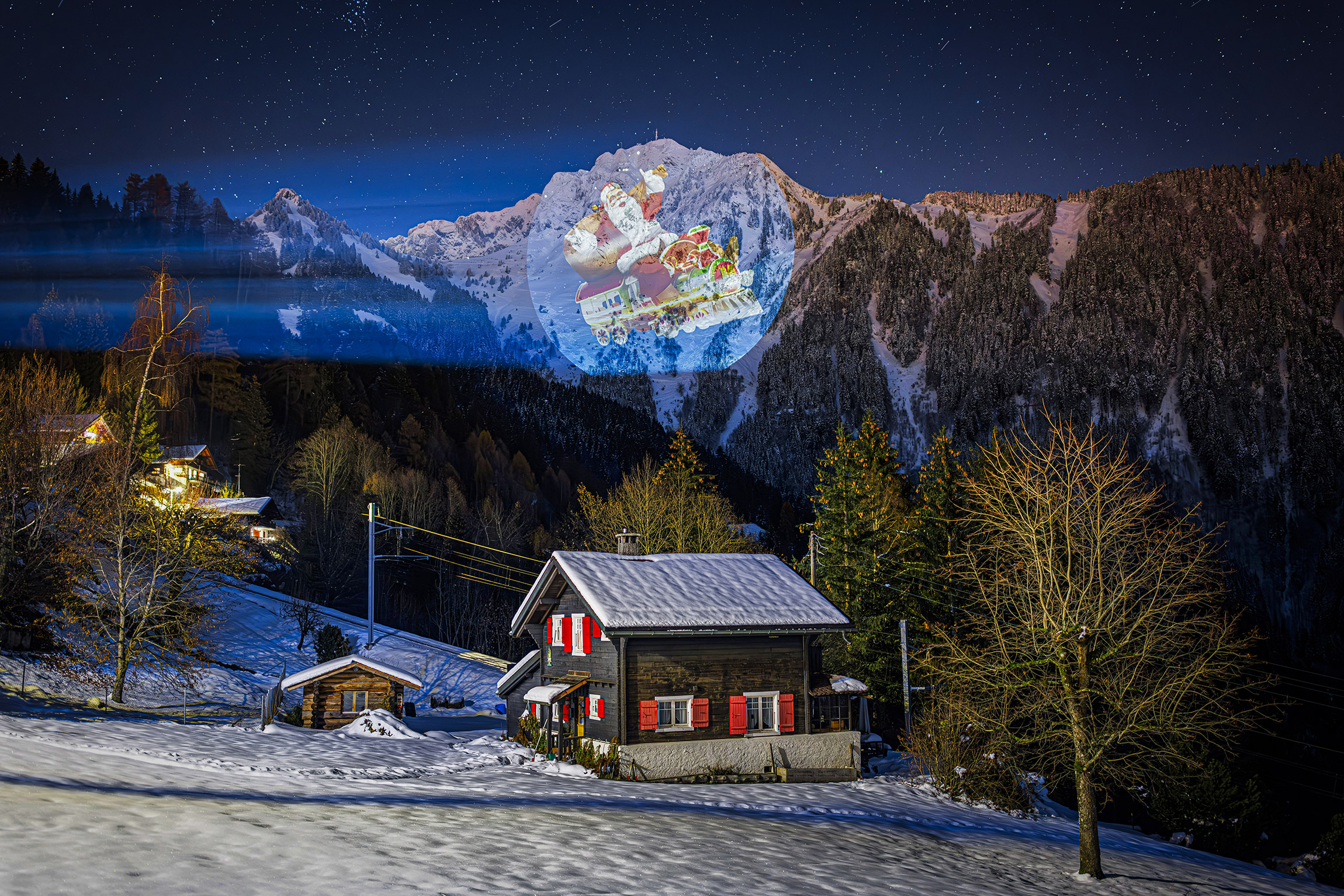 Проекция на горе Роше-де-Нэ недалеко от Монтрё, Швейцария. Фигура спроецирована с расстояния 2,3 км, ее длина 700, а высота 400&nbsp;м