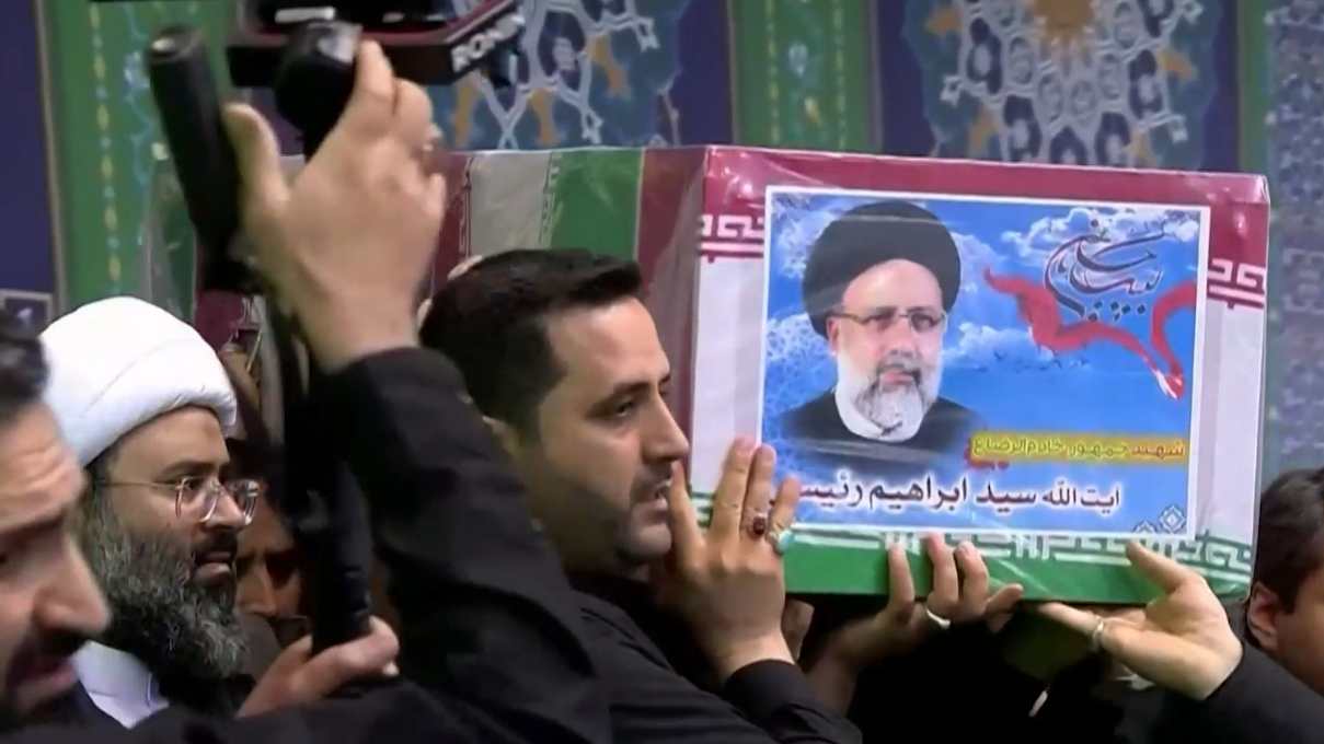 В Тегеране началась церемония прощания с погибшим президентом. Видео