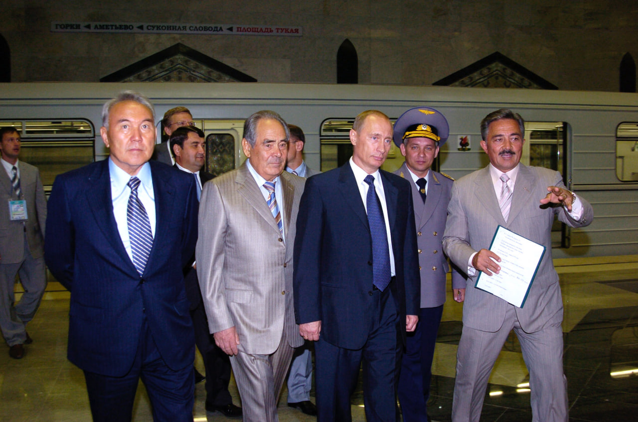 Открытие первых станций метро в Казани, август 2005 года. Справа налево: мэр Казани Камиль Исхаков, президент РФ Владимир Путин, президент РТ Минтимер Шаймиев и президент Казахстана Нурсултан Назарбаев.&nbsp;