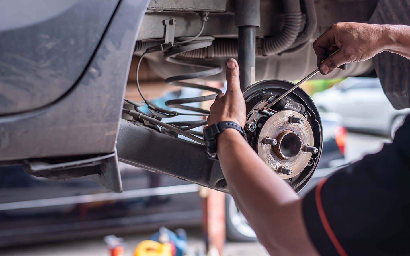 На легковых автомобилях барабанные тормоза сегодня применяются только на задней оси и только в бюджетном сегменте