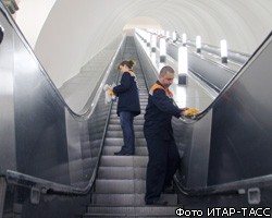 В питерском метро при спуске пассажиров сложились ступени эскалатора