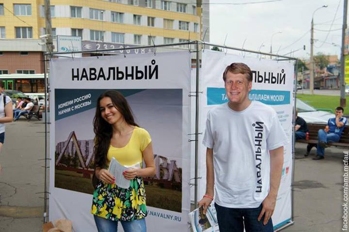 М.Макфол открестился от участия в агитации за А.Навального
