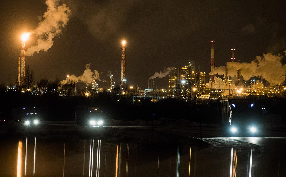 Нефтеперерабатывающий завод Лукойл в Нижегородской области