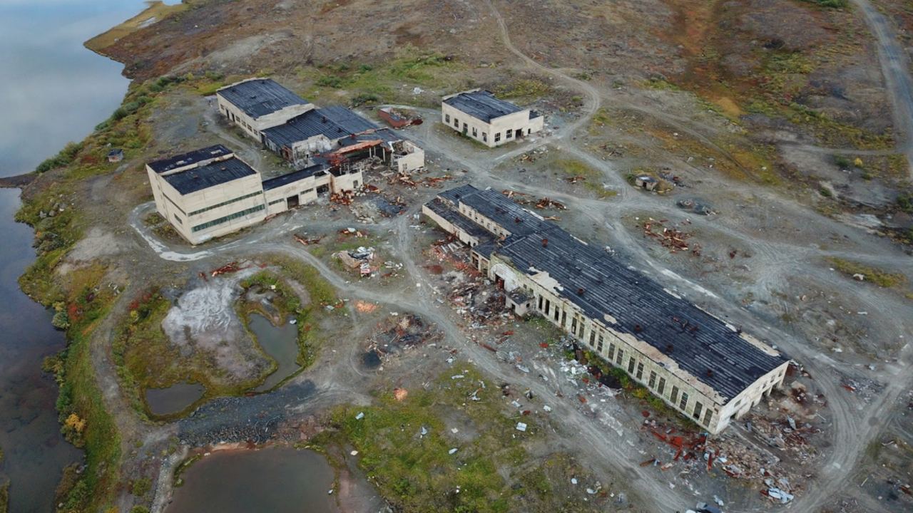 Заброшенные технические помещения в месте бурения Кольской сверхглубокой скважины