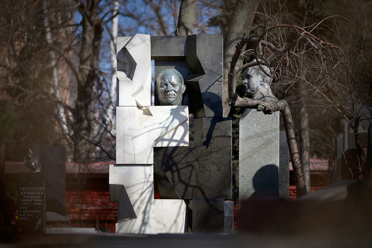 Памятник на могилу Хрущева