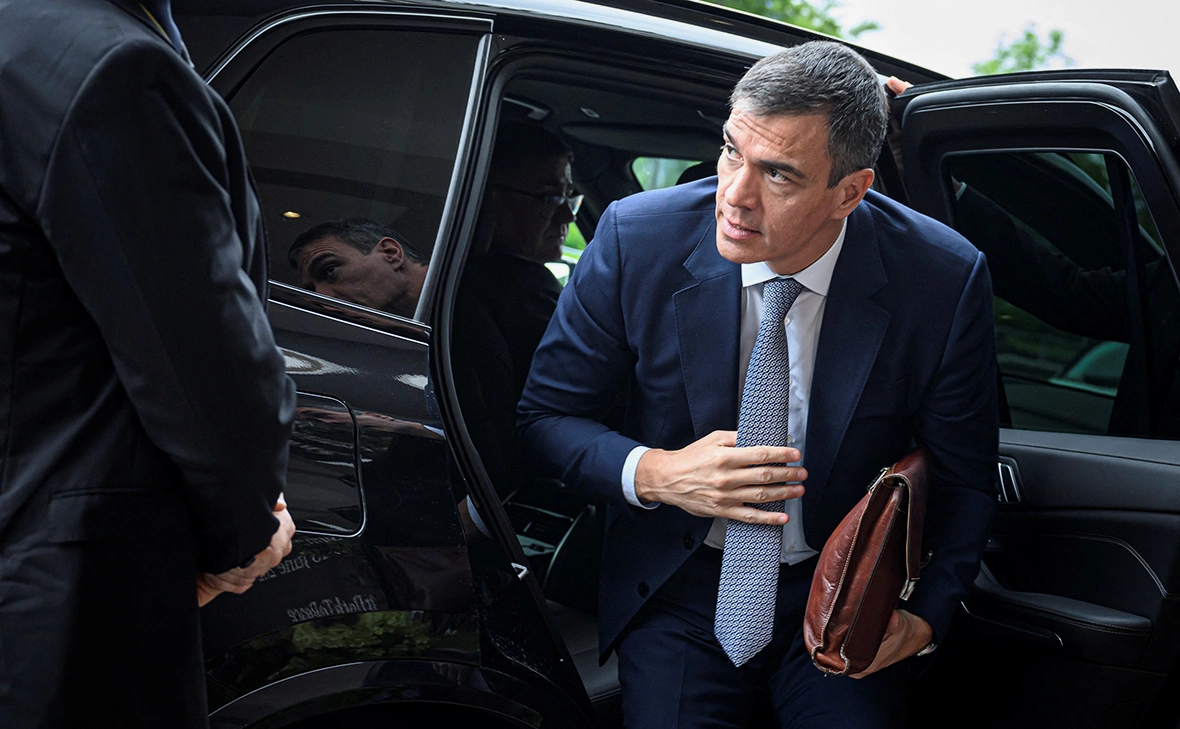 Urs Flueeler / Reuters