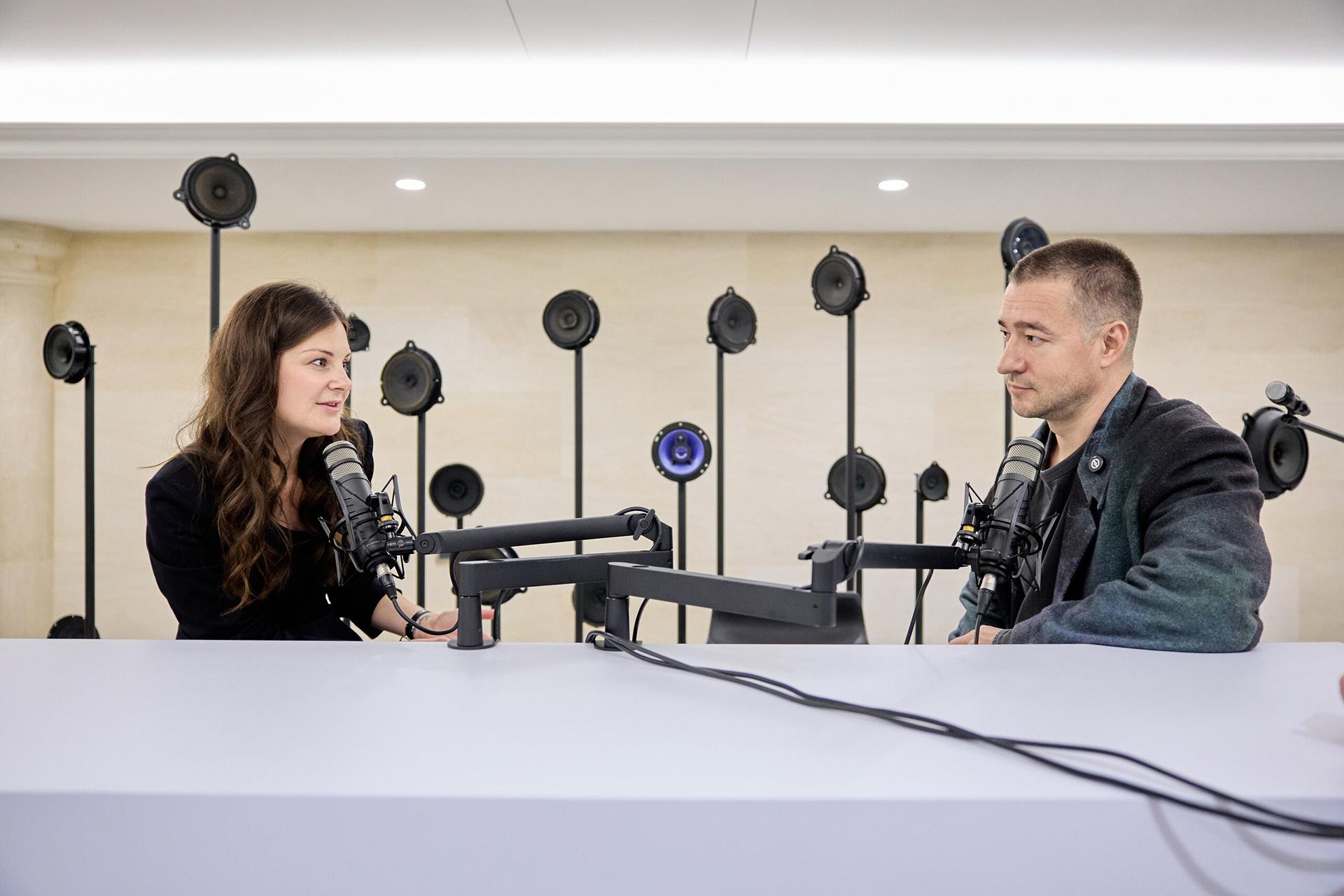 Слушать и слышать: как выглядит инсталляция РБК на ярмарке |catalog|