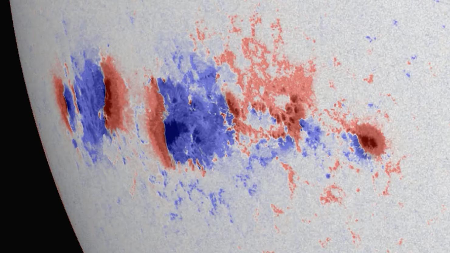 Ученые сообщили о крупнейших за последние годы пятнах на Солнце