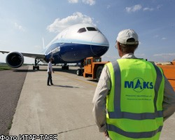 ОАК на МАКС-2011 планирует подписать контракты на 100 самолетов