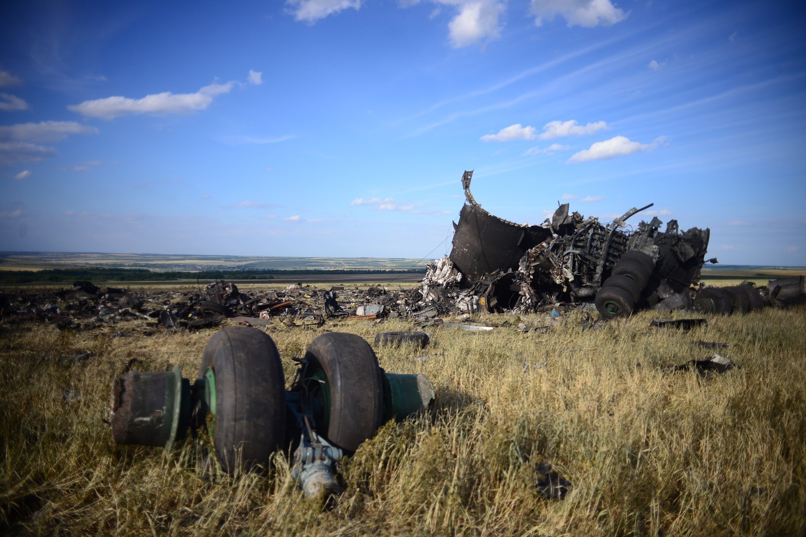 Место падения военно-транспортного самолета ИЛ-76 ВВС Украины, сбитого ополченцами Луганска.