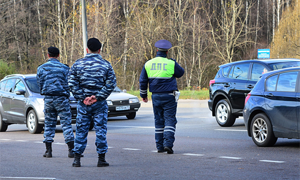 В Москве полицейские сорвали автопробег против платных парковок 