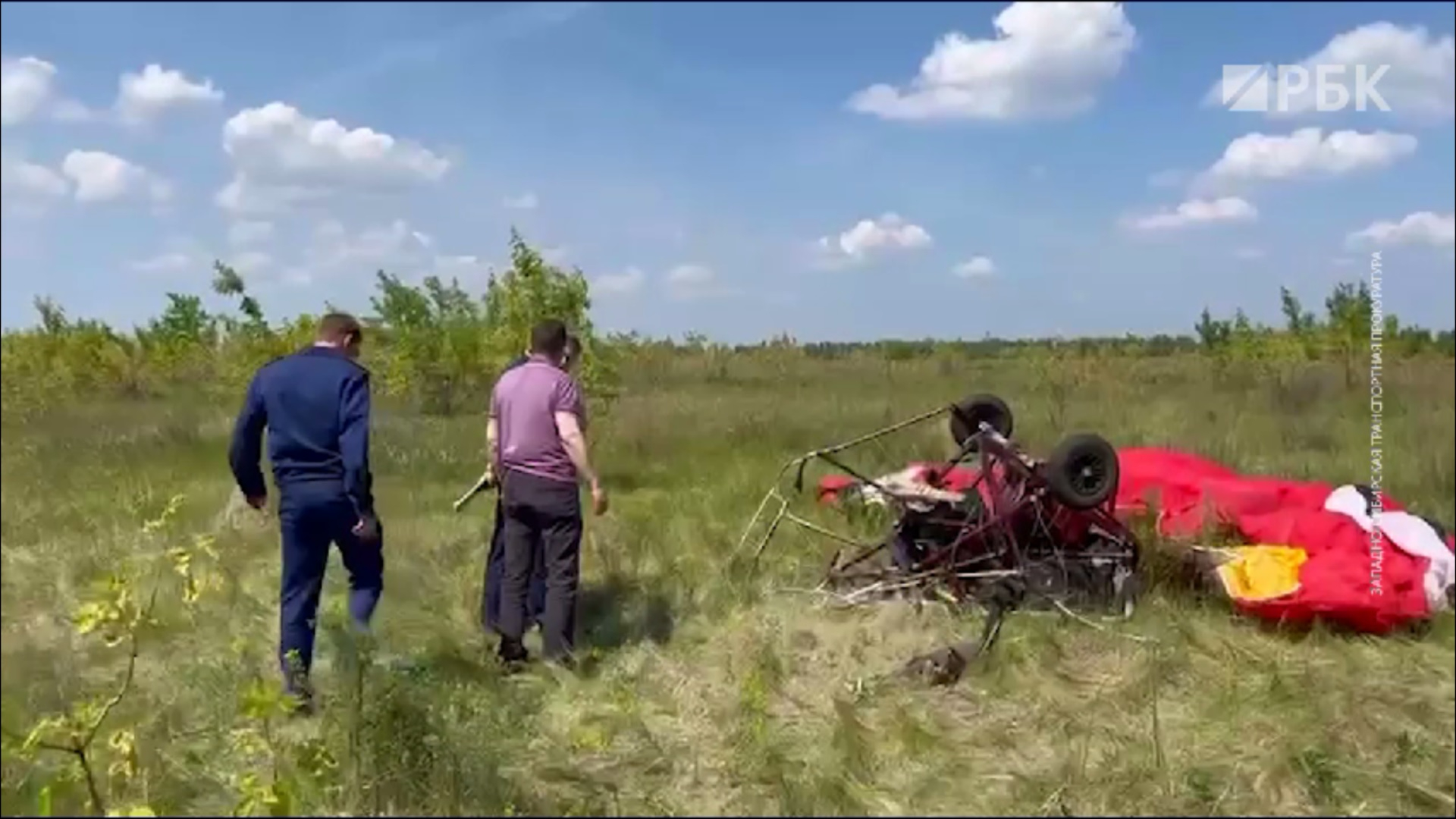 В Омской области двое мужчин разбились при падении параплана