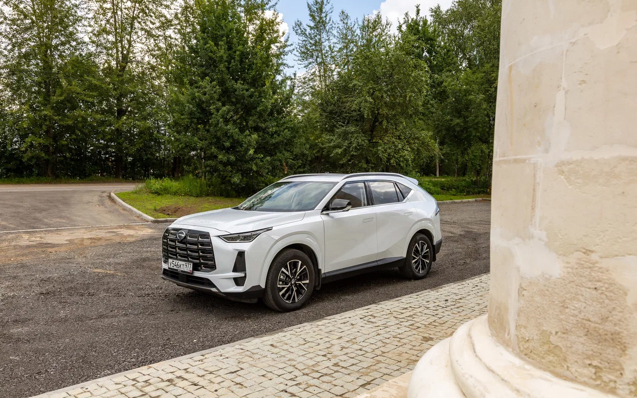 GAC GS4 выглядит солидно&nbsp;&mdash; соседи по парковке оценят