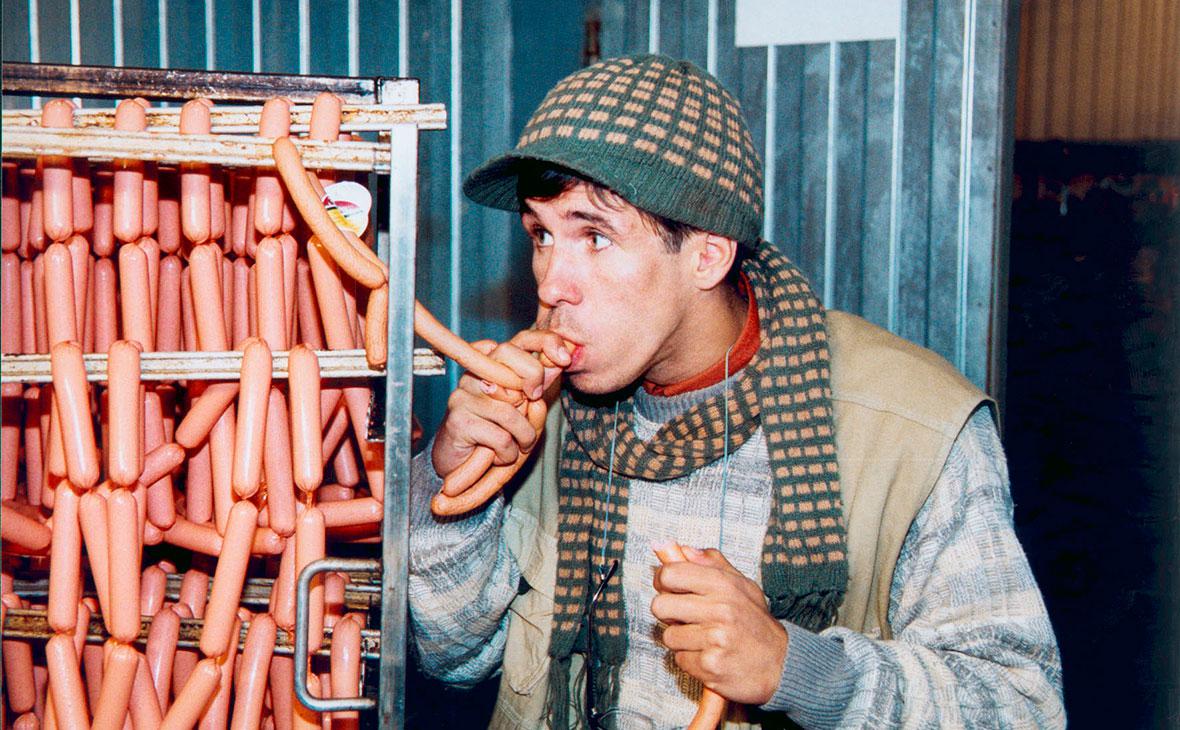 Алексей Панин в роли Перушкина в новой комедии Аллы Суриковой &laquo;О любви в любую погоду&raquo;, 2004 год