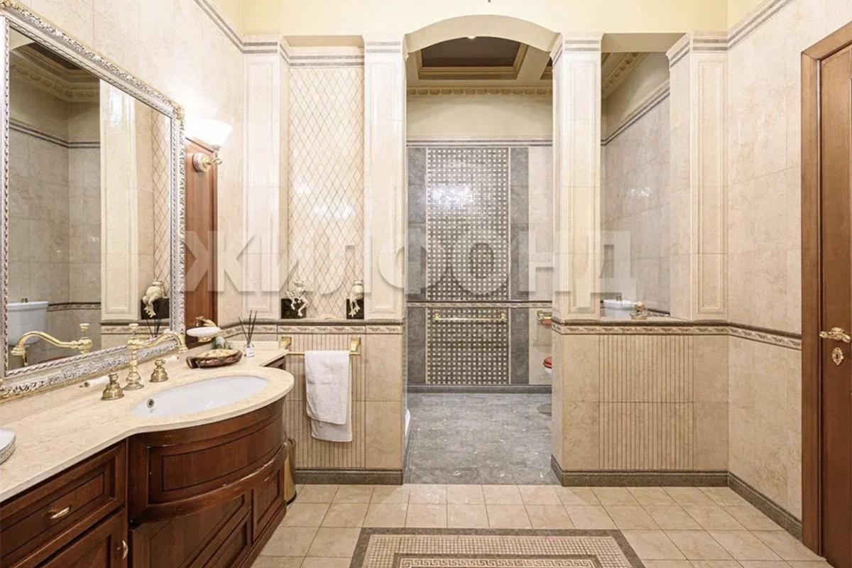 Как выглядят самые дорогие продающиеся в мегаполисах России дома