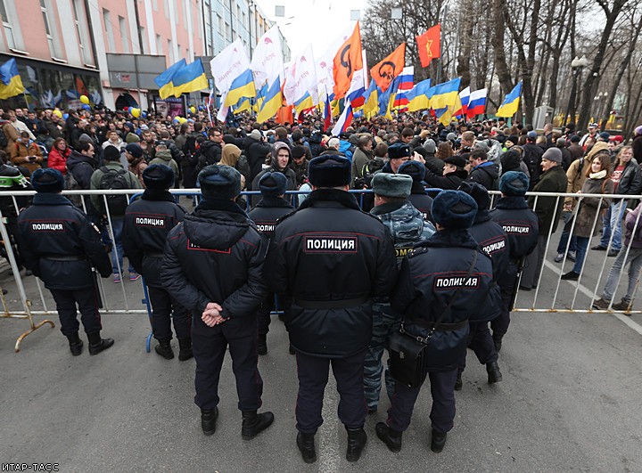 "Марш мира" в Москве против военного вмешательства России в Крыму
