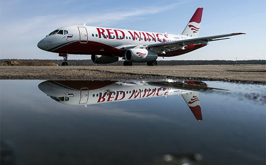 Самолет авиакомпании Red Wings в&nbsp;аэропорту Домодедово. 8 апреля 2015 года


