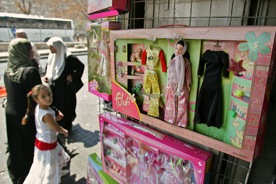 В начале 2000-х годов в&nbsp;ряде мусульманских стран из-за&nbsp;несоответствия идеалам ислама была запрещена продажа кукол Барби. После этого компания из&nbsp;Дубая NewBoy FZCO разработала альтернативу, которая сходна с&nbsp;оригинальной версией по&nbsp;многим параметрам, но&nbsp;при&nbsp;этом в&nbsp;ее комплект одежды входит хиджаб или&nbsp;чадра.