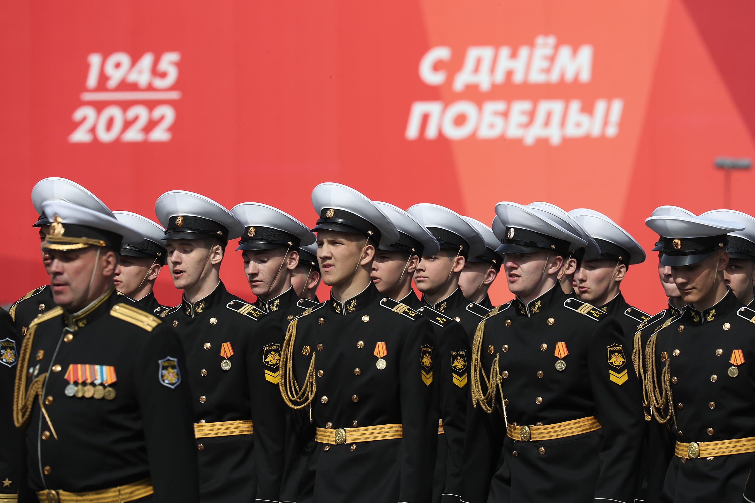<em>На фото:</em> курсанты Нахимовского военно-морского училища (НВМУ)